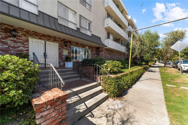 Detail Gallery Image 2 of 37 For 10650 Holman Ave #107,  Los Angeles,  CA 90024 - 2 Beds | 2 Baths