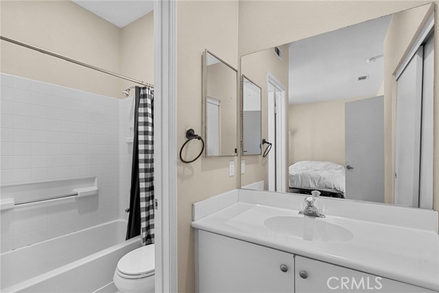 Detail Gallery Image 25 of 37 For 27915 Skycrest Cir, Valencia,  CA 91354 - 2 Beds | 2/1 Baths