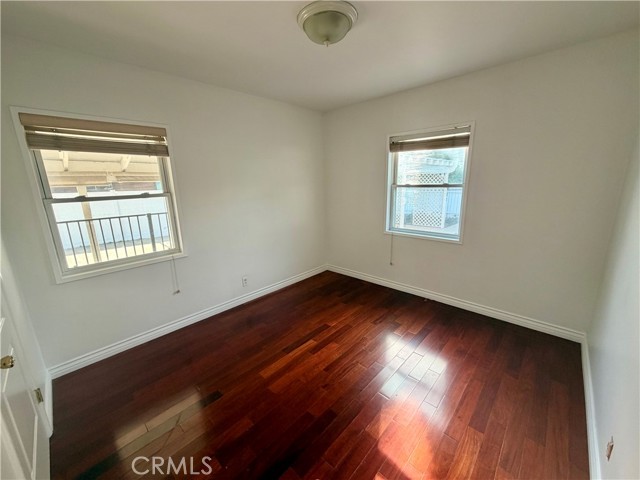 Detail Gallery Image 12 of 18 For 5517 Woodman Ave., Sherman Oaks,  CA 91401 - 4 Beds | 3 Baths