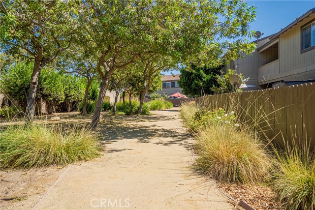 Detail Gallery Image 4 of 20 For 633 New Los Angeles Ave, Moorpark,  CA 93021 - 3 Beds | 1/1 Baths