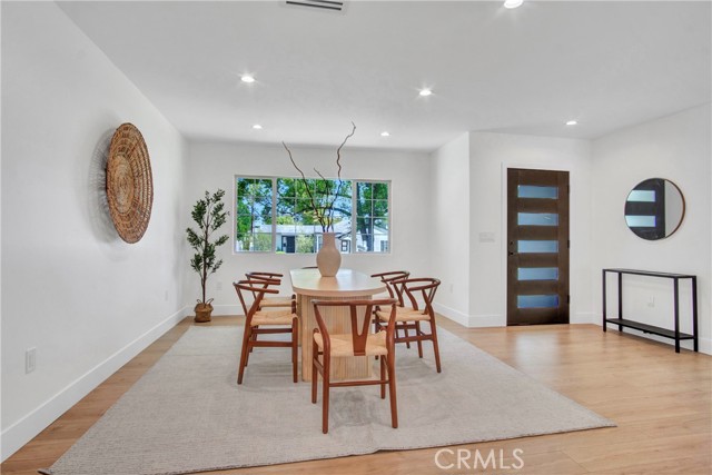 Detail Gallery Image 6 of 34 For 18406 Jovan St, Tarzana,  CA 91335 - 5 Beds | 4 Baths