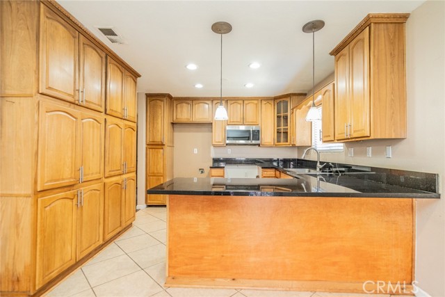 Detail Gallery Image 9 of 38 For 15060 Manzanita Dr, Fontana,  CA 92335 - 3 Beds | 2 Baths