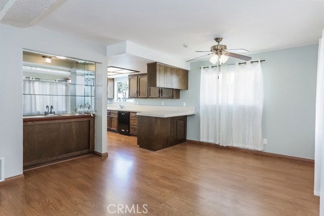 DINING AREA W/ WET BAR