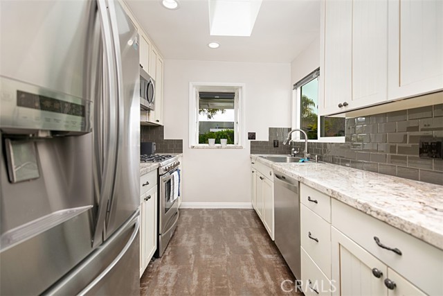 Detail Gallery Image 13 of 26 For 967 Oriole Dr, Laguna Beach,  CA 92651 - 2 Beds | 3 Baths