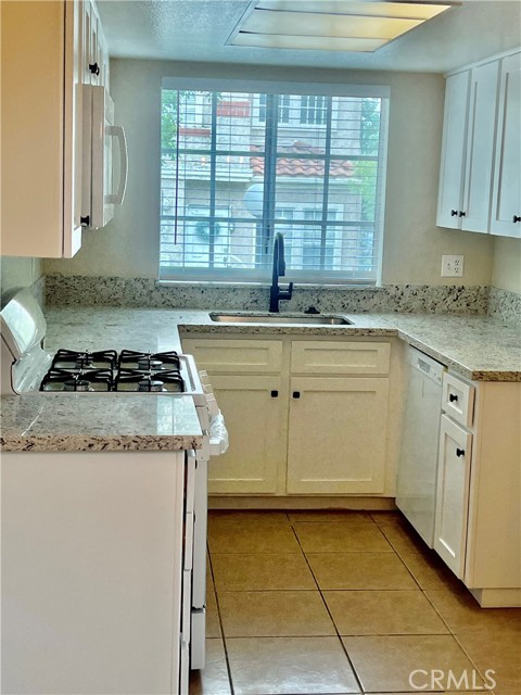 Detail Gallery Image 6 of 6 For 9880 Arrow, Rancho Cucamonga,  CA 91730 - 3 Beds | 2/1 Baths