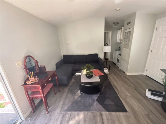 Detail Gallery Image 11 of 13 For 2060 Newport Blvd, Costa Mesa,  CA 92627 - 1 Beds | 1 Baths