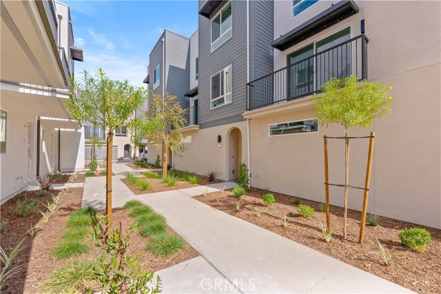 Detail Gallery Image 2 of 43 For 9419 1/2 N Sepulveda Blvd. #5,  North Hills,  CA 91343 - 2 Beds | 2/1 Baths