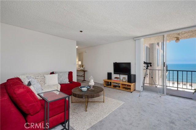 555 Esplanade, Redondo Beach, California 90277, 2 Bedrooms Bedrooms, ,2 BathroomsBathrooms,Residential,For Sale,Esplanade,SB25176397