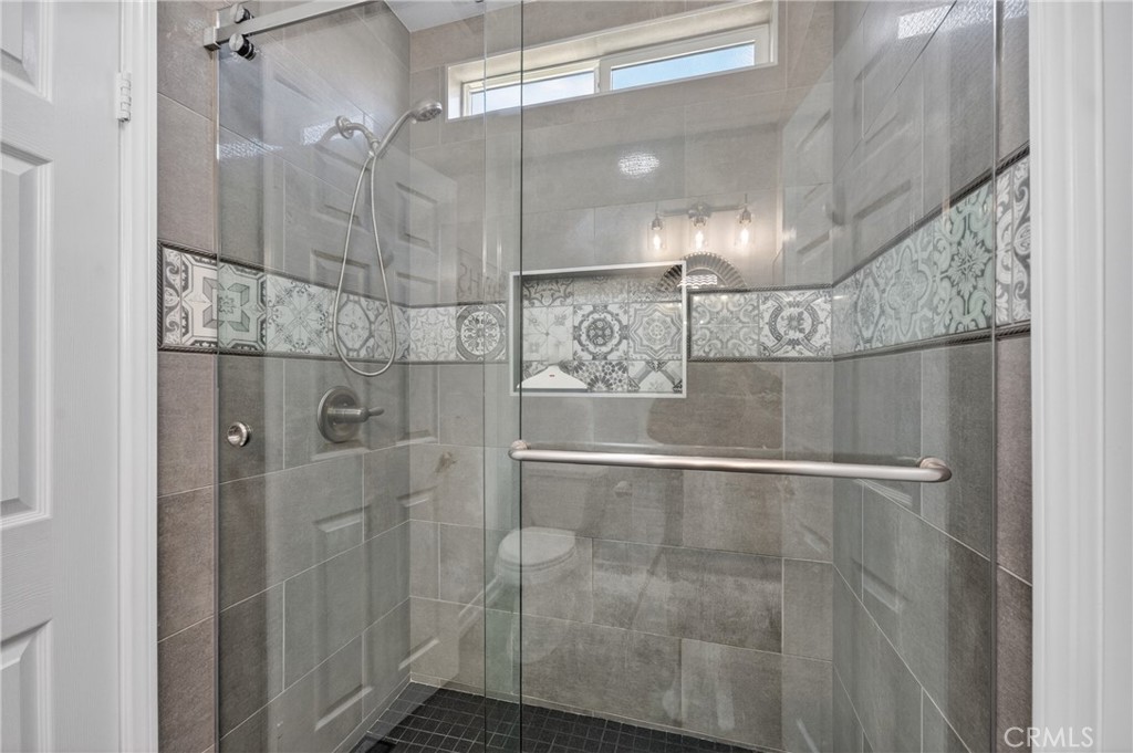 https://media.crmls.org/medias/c930cfc6-1416-4194-8cae-d3186b7449b5.jpg?preset=X-Large