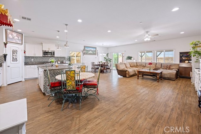 Detail Gallery Image 2 of 22 For 26947 Mountaingate, Menifee,  CA 92585 - 4 Beds | 3 Baths