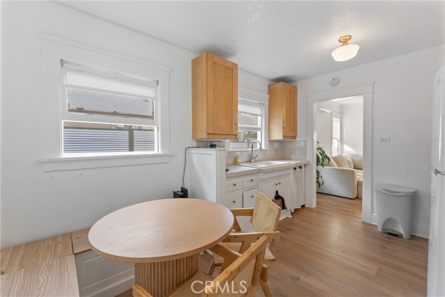 Detail Gallery Image 5 of 12 For 1724 E 8th, Long Beach,  CA 90813 - 2 Beds | 1 Baths