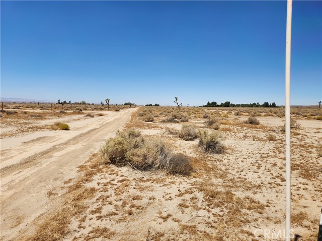 2 AC 122 E Street, Lancaster CA: https://media.crmls.org/medias/c93221f7-f8c5-47cd-bc26-61ae266ec690.jpg