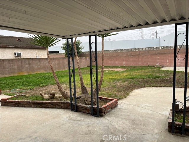 Detail Gallery Image 4 of 21 For 10341 Karmont, South Gate,  CA 90280 - 2 Beds | 1 Baths