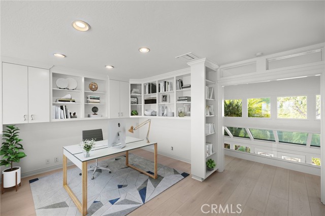 31 Saint Tropez, Newport Beach CA: https://media.crmls.org/medias/c9347136-7f63-462b-9c04-5862334faacc.jpg