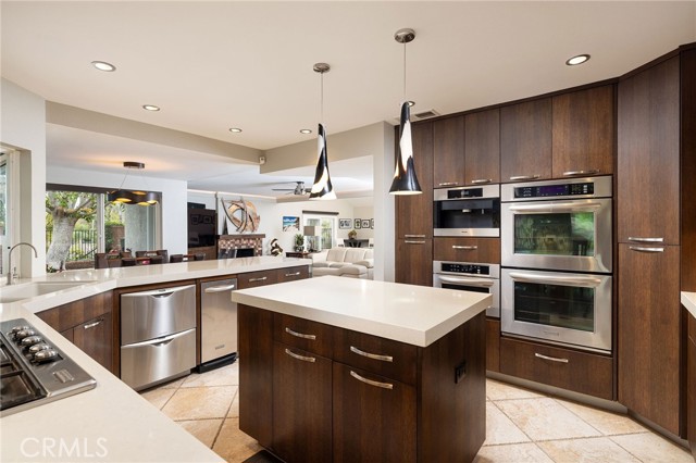 25611 Rangewood Road, Laguna Hills CA: https://media.crmls.org/medias/c934e0e2-1451-4a7a-9818-b54997b07b19.jpg