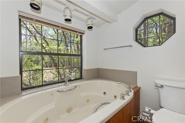 33294 Wild Rose Drive, Green Valley Lake CA: https://media.crmls.org/medias/c934e383-46ea-4a54-b82e-be95cc17ff9d.jpg