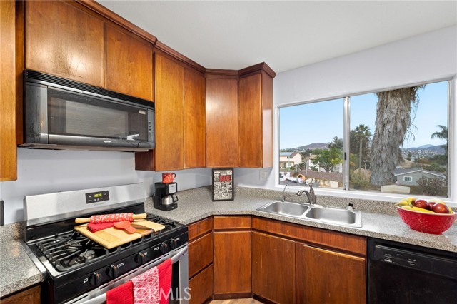 Detail Gallery Image 13 of 35 For 1371 Carlsbad St, San Diego,  CA 92114 - 3 Beds | 2 Baths