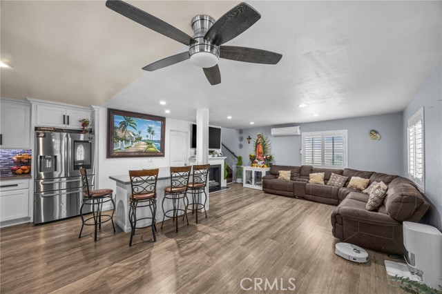 Detail Gallery Image 8 of 39 For 1709 S Townsend St, Santa Ana,  CA 92704 - 4 Beds | 2/1 Baths