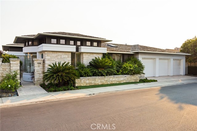 1535 Dolphin Terrace, Corona del Mar CA: https://media.crmls.org/medias/c9358f69-b00d-40e1-b9f4-0d527a0449d5.jpg