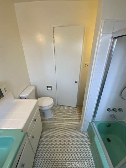 120 Alamitos Avenue, Long Beach CA: https://media.crmls.org/medias/c93676ae-6d5c-42b4-b5e2-def425ab10d6.jpg