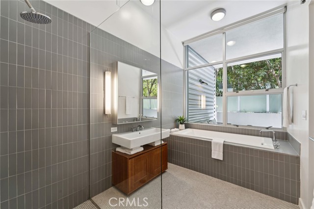 4080 Glencoe, Marina del Rey CA: https://media.crmls.org/medias/c93688ac-0b12-4110-88e9-c6c2b944bf87.jpg