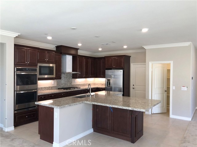 Detail Gallery Image 4 of 11 For 33833 Edge, Temecula,  CA 92592 - 5 Beds | 3 Baths