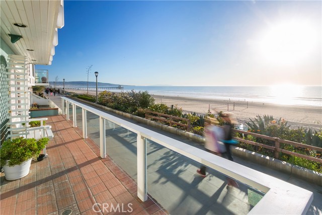 1912 The Strand, Manhattan Beach, California 90266, 5 Bedrooms Bedrooms, ,4 BathroomsBathrooms,Residential,Sold,The Strand,SB17026827