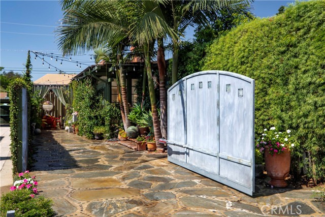 Detail Gallery Image 3 of 50 For 195 Parkwood Ave, Pasadena,  CA 91107 - 3 Beds | 2 Baths