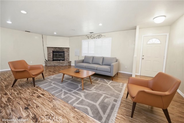 Detail Gallery Image 2 of 21 For 21667 Laguna, Apple Valley,  CA 92308 - 3 Beds | 2 Baths