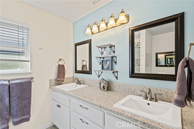 204 Crater Lake Drive, Chico CA: https://media.crmls.org/medias/c93938a2-3379-425d-af0f-d86ae6114062.jpg