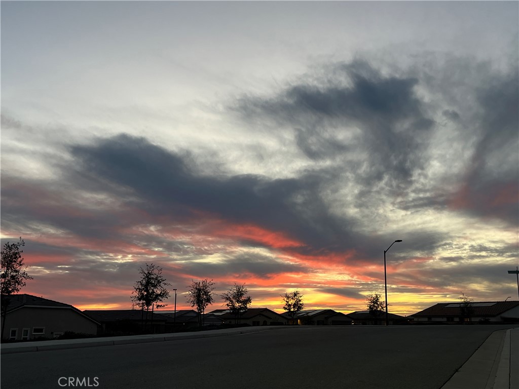 https://media.crmls.org/medias/c9394d58-9e7a-431f-8561-6c6593b8ec7a.jpg?preset=X-Large