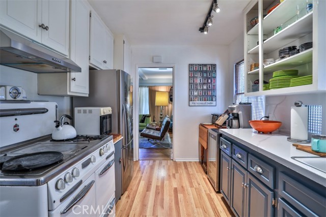 Detail Gallery Image 12 of 20 For 12700 Sarah St, Studio City,  CA 91604 - 2 Beds | 2 Baths