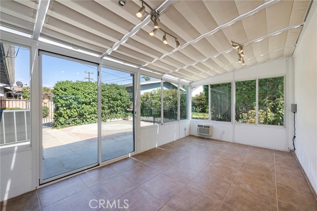 228 W OLD MILL, Corona CA: https://media.crmls.org/medias/c9397a74-f636-4fff-a186-d8ef1b26fb14.jpg
