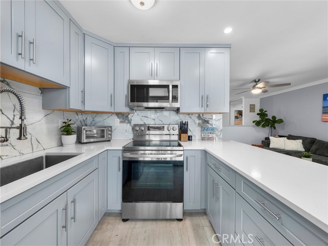 694 The Village, Redondo Beach, California 90277, ,1 BathroomBathrooms,Residential,For Sale,The Village,SB25136997