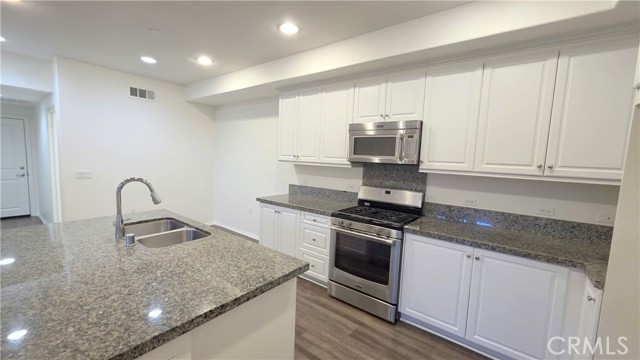 Detail Gallery Image 7 of 23 For 120 Olive Ave, Upland,  CA 91786 - 2 Beds | 2 Baths