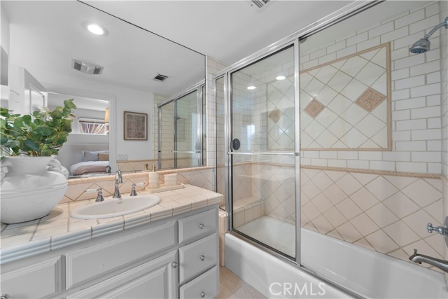 807 Crest Drive, Manhattan Beach CA: https://media.crmls.org/medias/c93a9072-86d1-4fbb-9d01-24b6f2171f6a.jpg