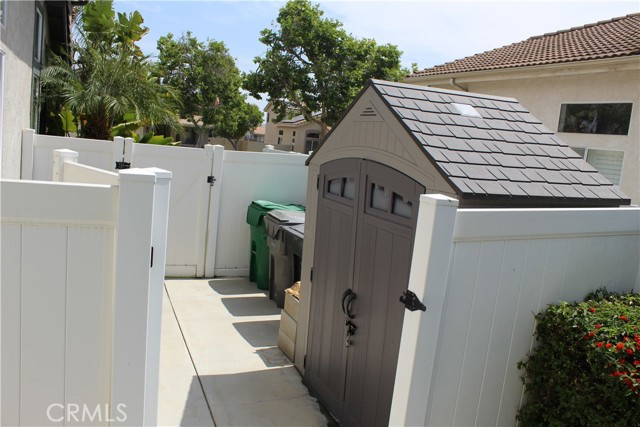 1338 Coral Gables Circle, Corona CA: https://media.crmls.org/medias/c93b0705-a296-40cb-b686-f80373c96a51.jpg