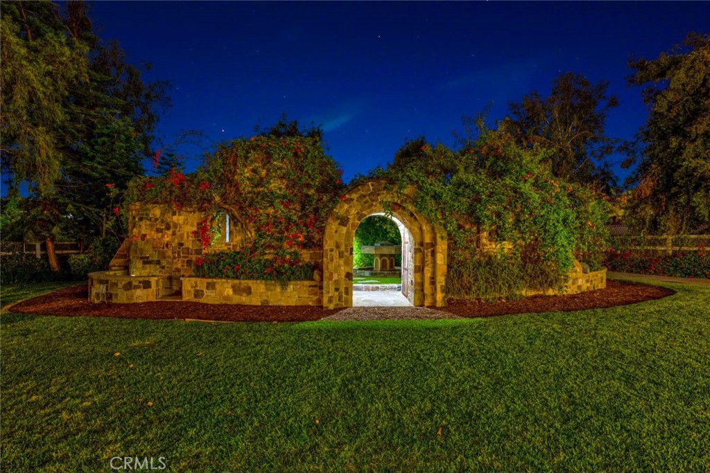 https://media.crmls.org/medias/c93b370d-f0ab-403a-8ee4-57341ab8d581.jpg?preset=X-Large