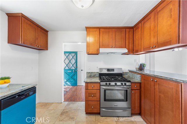 Detail Gallery Image 11 of 33 For 412 N Cerritos Ave, Azusa,  CA 91702 - 3 Beds | 2/1 Baths