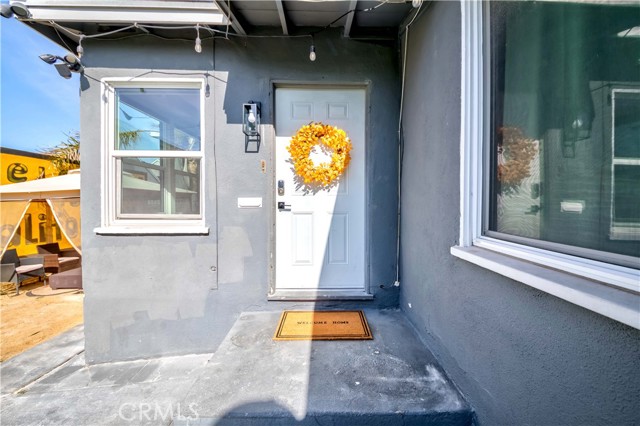 813 W Beach Avenue, Inglewood CA: https://media.crmls.org/medias/c93cb01d-1e2d-449f-9826-3fd58414ccaa.jpg