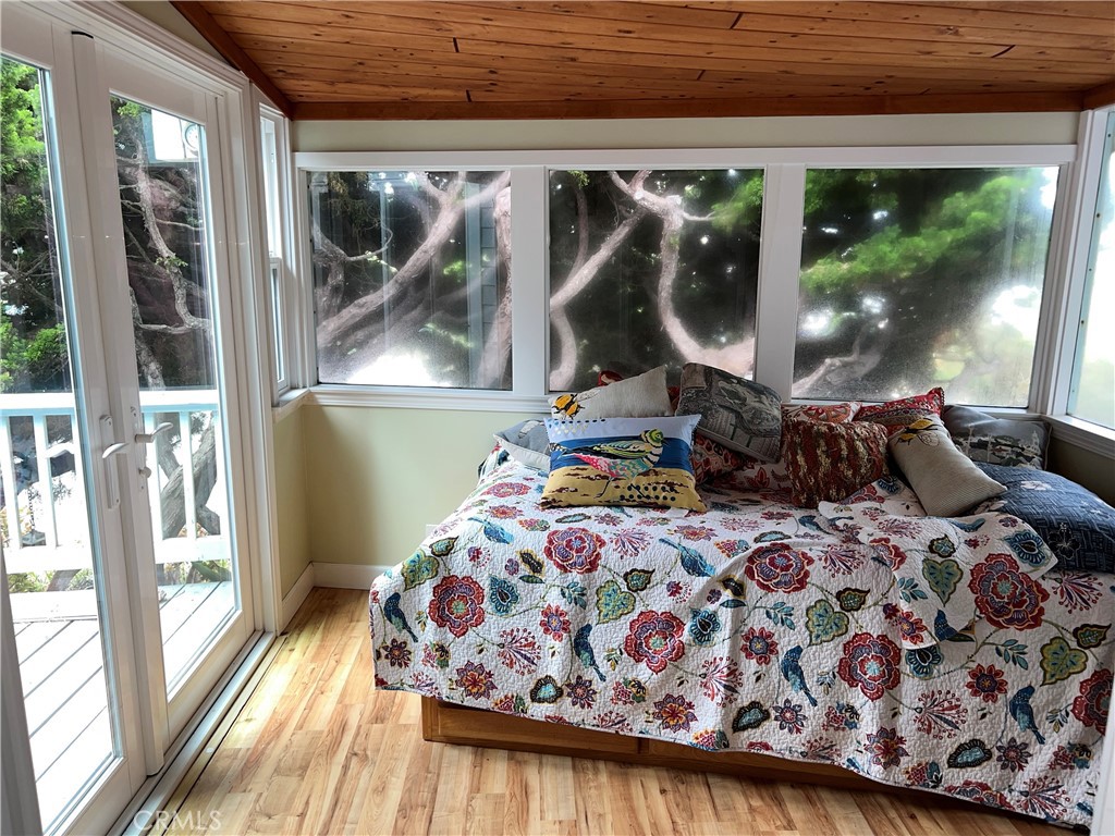 https://media.crmls.org/medias/c93cfcad-bc22-4ed9-8c78-8c259ac7c8be.jpg?preset=X-Large