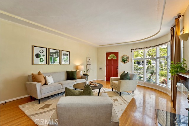 2042 E Crary Street, Pasadena CA: https://media.crmls.org/medias/c93d8116-aa47-4c85-a8ca-ffc3eb380f10.jpg