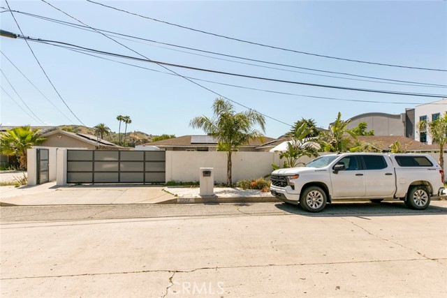 11024 Peoria Street, Sun Valley CA: https://media.crmls.org/medias/c93dc752-c43b-4072-82b0-2356476959b9.jpg