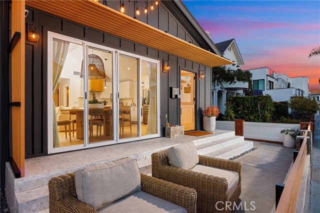 Detail Gallery Image 3 of 33 For 122 E Bay Ave, Newport Beach,  CA 92661 - 2 Beds | 1 Baths