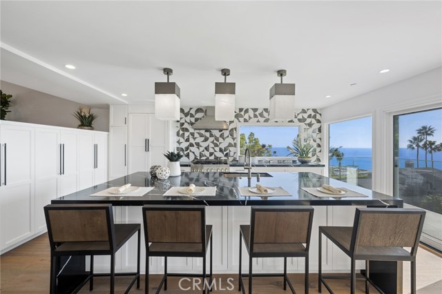 Detail Gallery Image 8 of 53 For 723 Balboa Ave, Laguna Beach,  CA 92651 - 4 Beds | 4/1 Baths