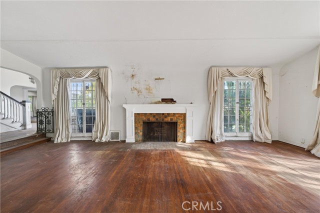 Detail Gallery Image 9 of 33 For 2329 N Edgemont, Los Angeles,  CA 90027 - 5 Beds | 3 Baths