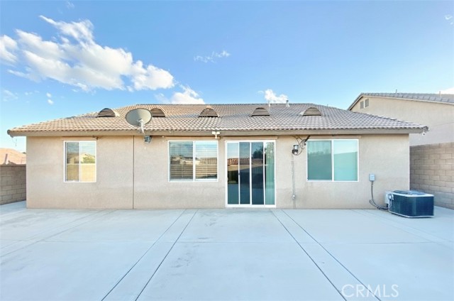 17668 Park Terrace Court, Victorville CA: https://media.crmls.org/medias/c93f1335-3a92-418f-acd4-1127f793cc31.jpg