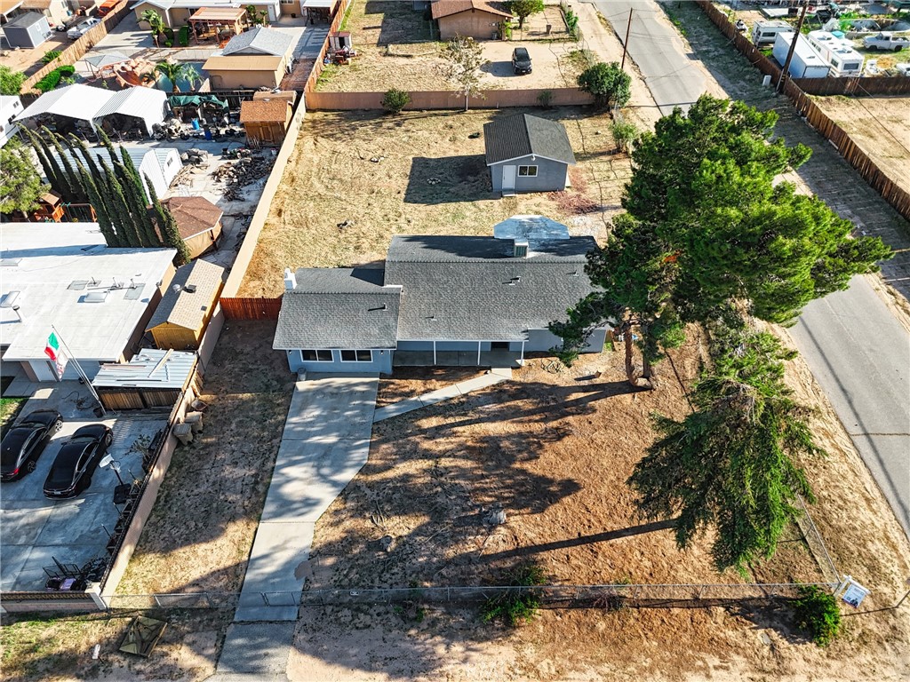 https://media.crmls.org/medias/c93f1b98-647d-4354-8285-2d252e43b015.jpg?preset=X-Large
