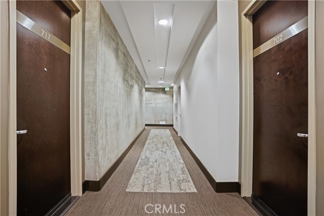 1111 S Grand Avenue, Los Angeles CA: https://media.crmls.org/medias/c93fbf6b-1890-4a7a-b050-b02d61e57b78.jpg