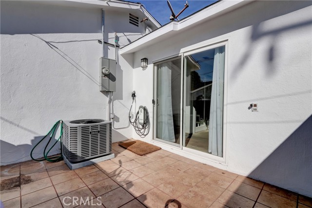 662 Rosecrans Avenue, Manhattan Beach, California 90266, 2 Bedrooms Bedrooms, ,1 BathroomBathrooms,Residential,Sold,Rosecrans,PW21211471